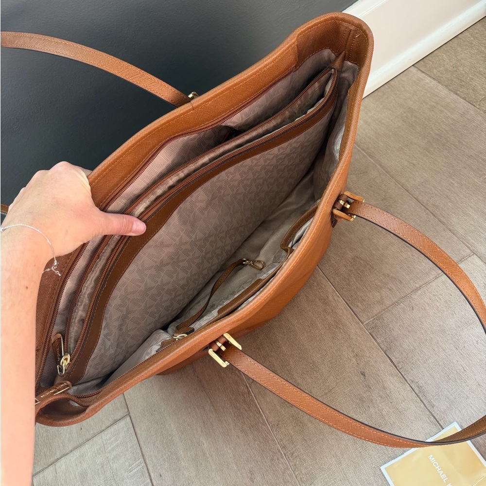 Michael Kors Tan Tote / Laptop Bag - Picture 10 of 15